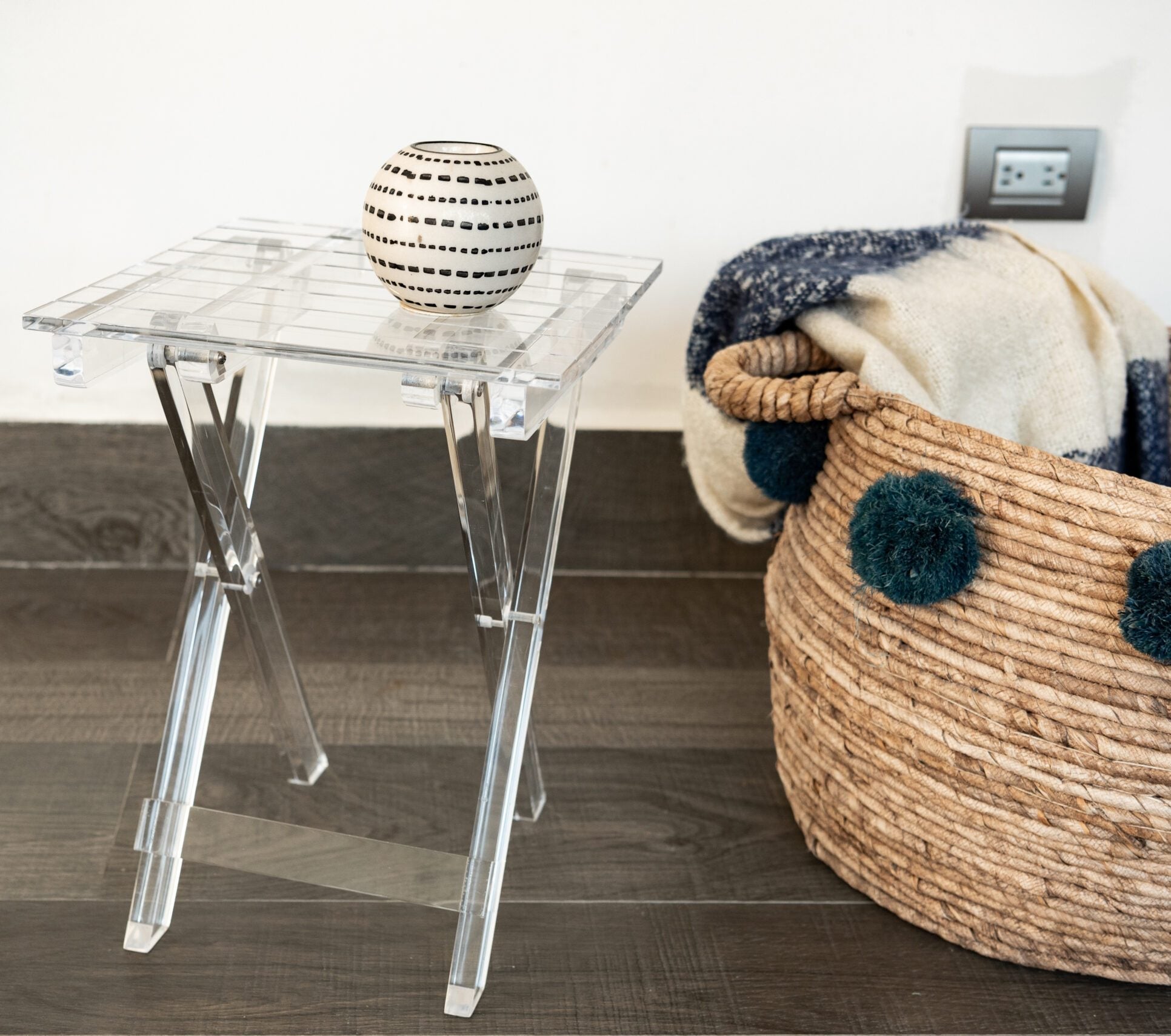 Mesa Plegadiza de Acrílico - Chica - TSUË - Diseño en Acrílico